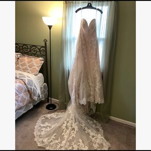 BRAND NEW WEDDING DRESS!!